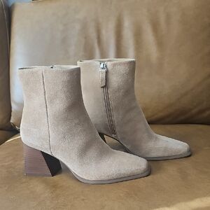 Gianni Bini Tan Suede Heeled Boots Size 6.5